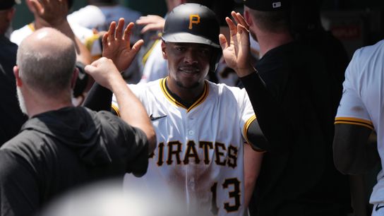 Special report: Hayes beating both his back, bat taken North Shore. Photo by JOSHUA VEON / GETTY